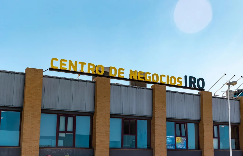 Entrada centro de negocios IRO