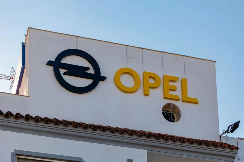 Logotipo Opel exteriores