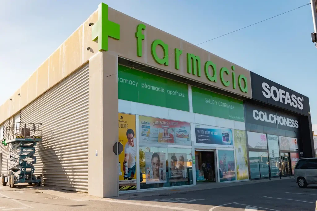 exterior farmacia fachada