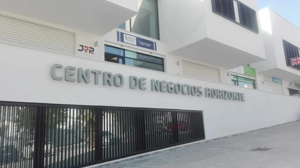 puerta centro de negocios horizonte