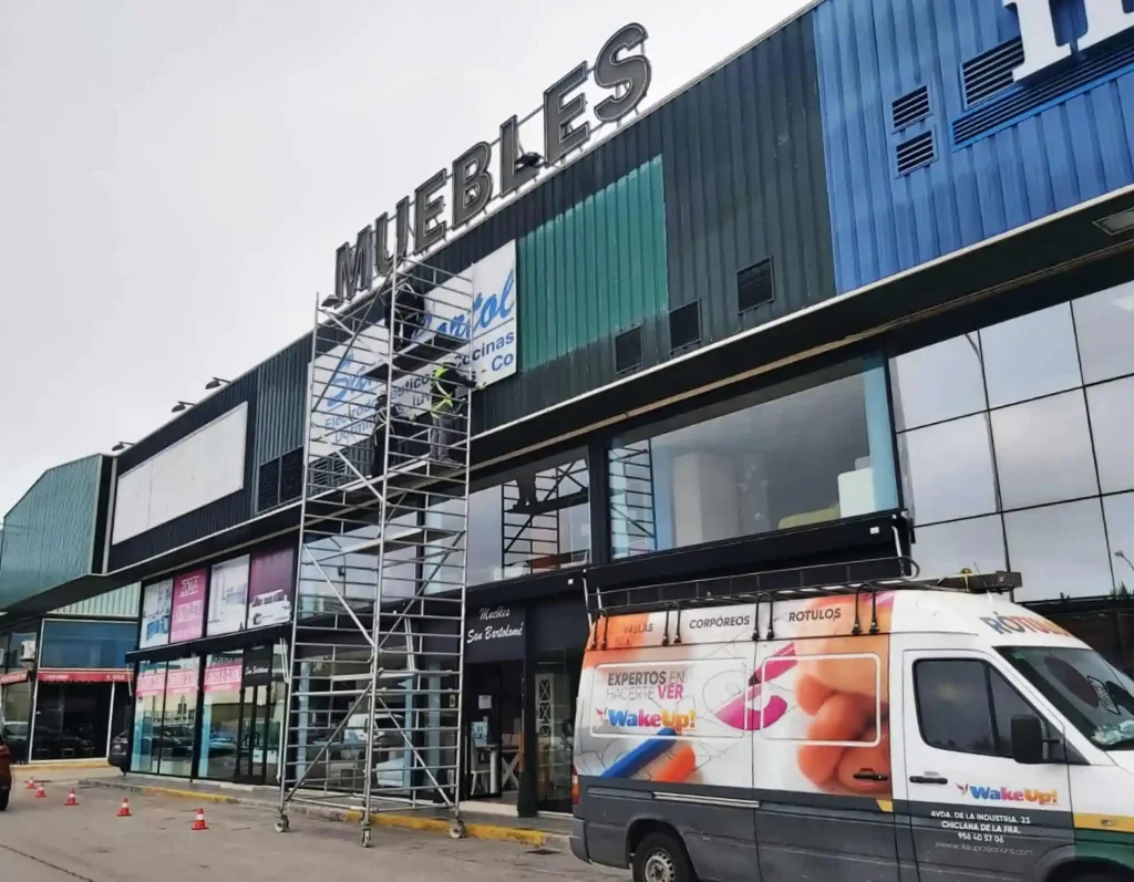 Montaje exterior de Muebles San Bartolomé