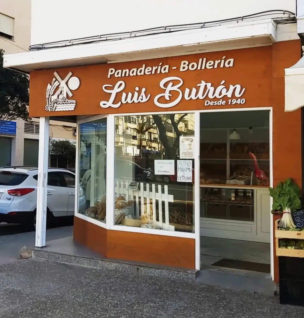 Letras corpóreas y rotulación Panadería y Bollería Luis Butrón