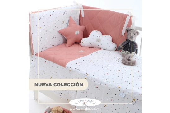 cuna rosa con cojines